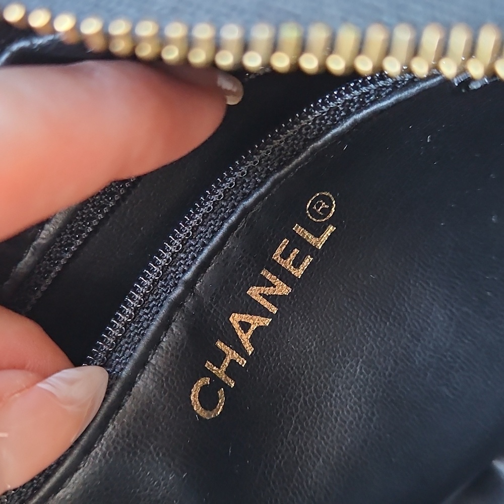 CHANEL Black Patent Leather Cosmetic Bag - Picture 8 of 15